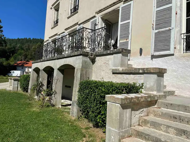 Chateau de Maillat patio to grounds