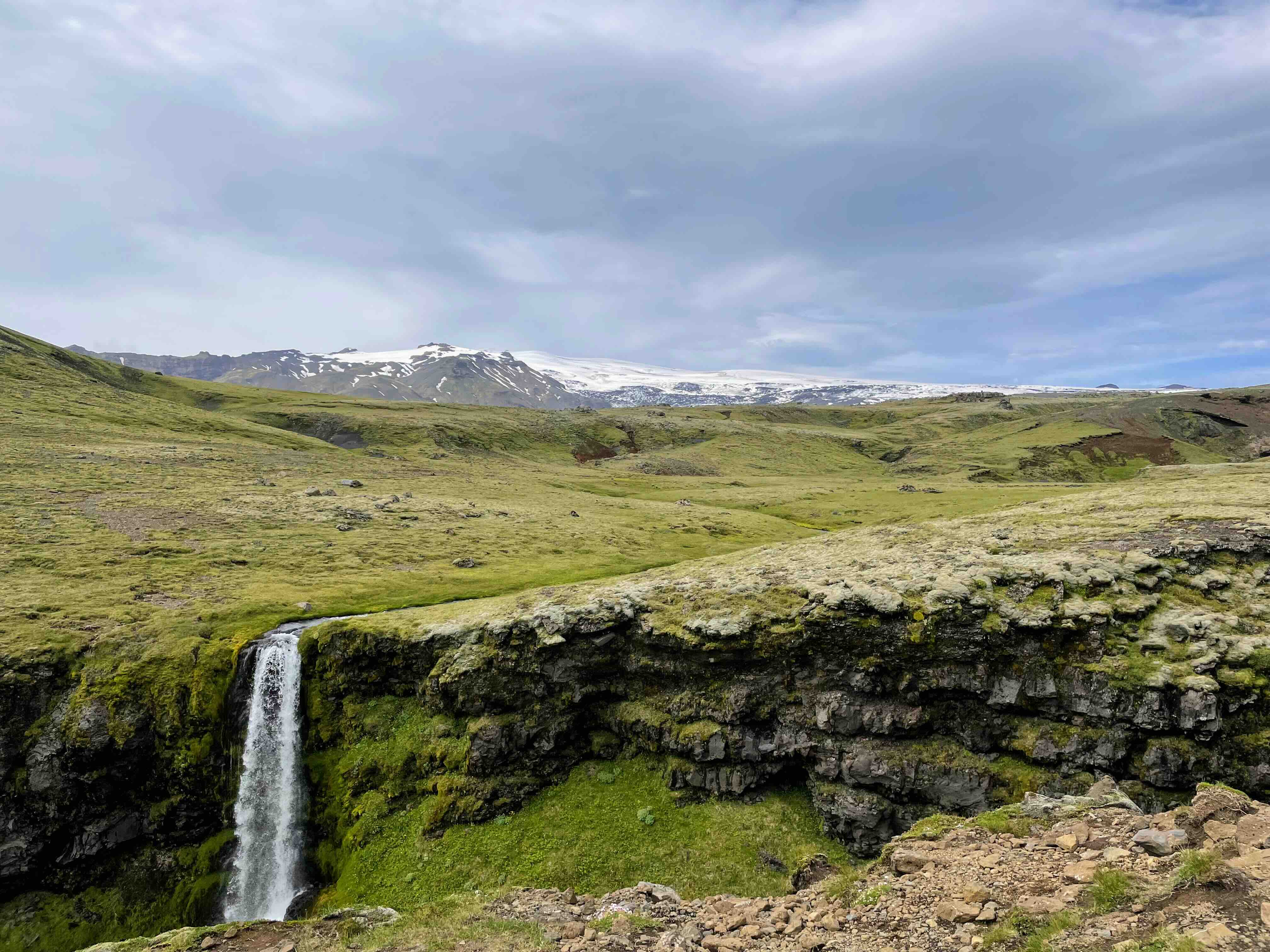 View on the Fimmvörðuháls trail