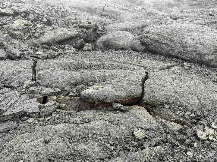 Fagradalsfjall smoldering rocks