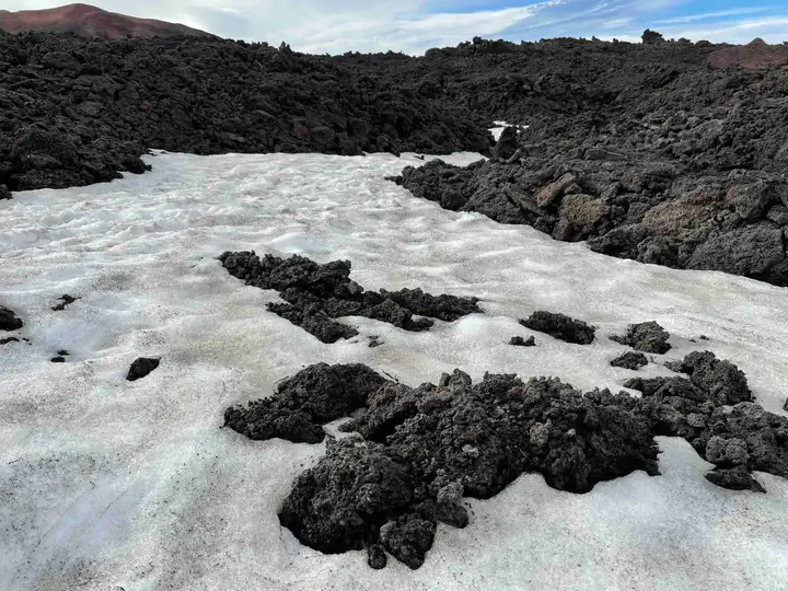 Snow and ice on Fimmvörðuháls Trail
