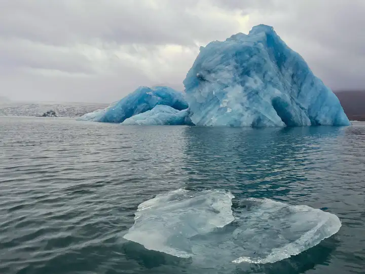 Fjallsárlón floating glaciers